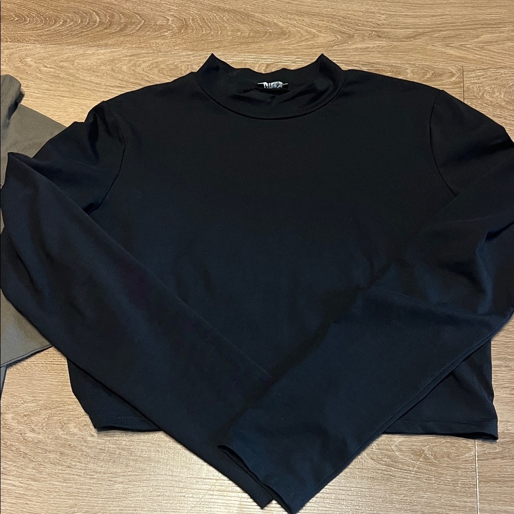 Black and Olive Long Sleeve Tops by Zara Size Large, slightly cropped - Picture 3 of 5